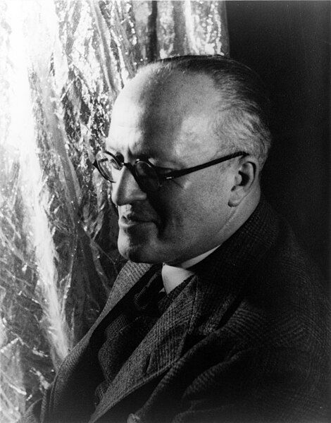 File:Hugh Walpole, 1934.jpg