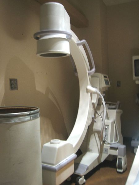 File:Mobile X-ray machine.jpg