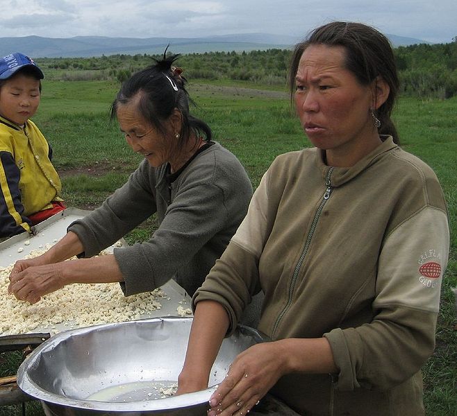 File:Mongolian women.jpg