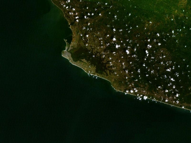 File:Monrovia 10.74191W 6.27538N.jpg