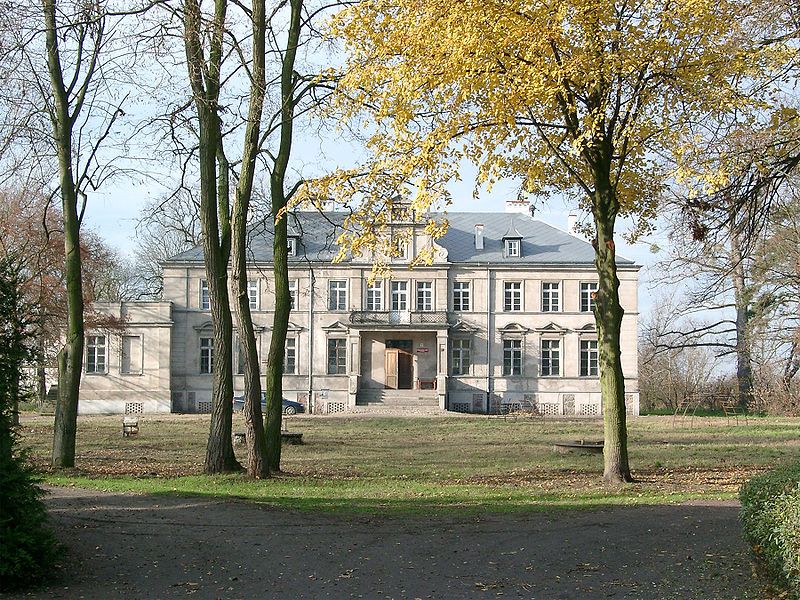 File:Niegolewo palace.jpg