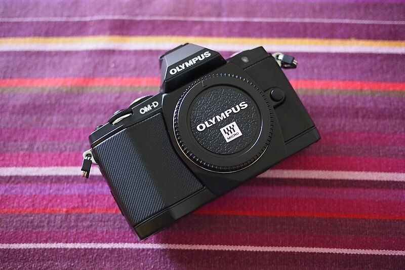 File:Olympus E-M5 01.jpg