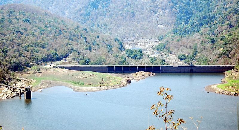 File:Peringalkuthu dam Reservoir.jpg