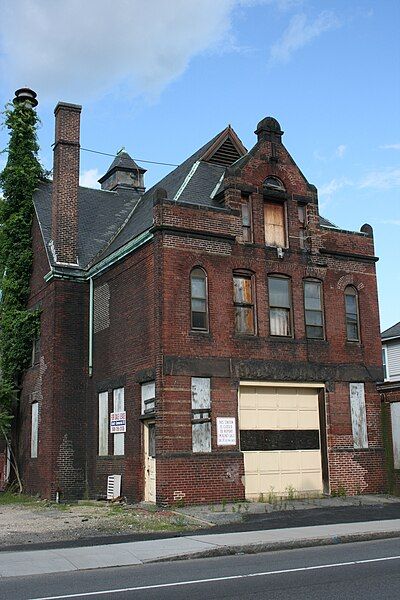 File:Quinsigamond Fire Station.jpg