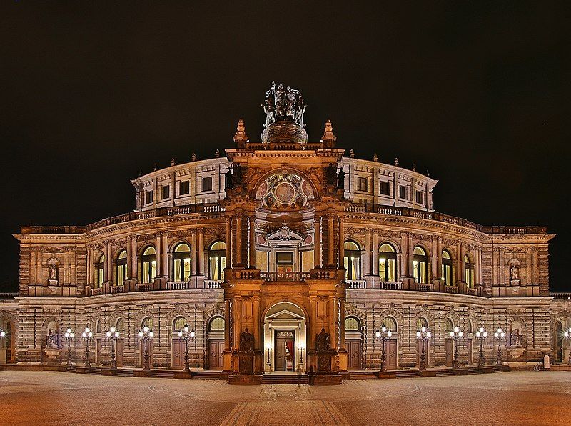 File:Semperoper at night.jpg