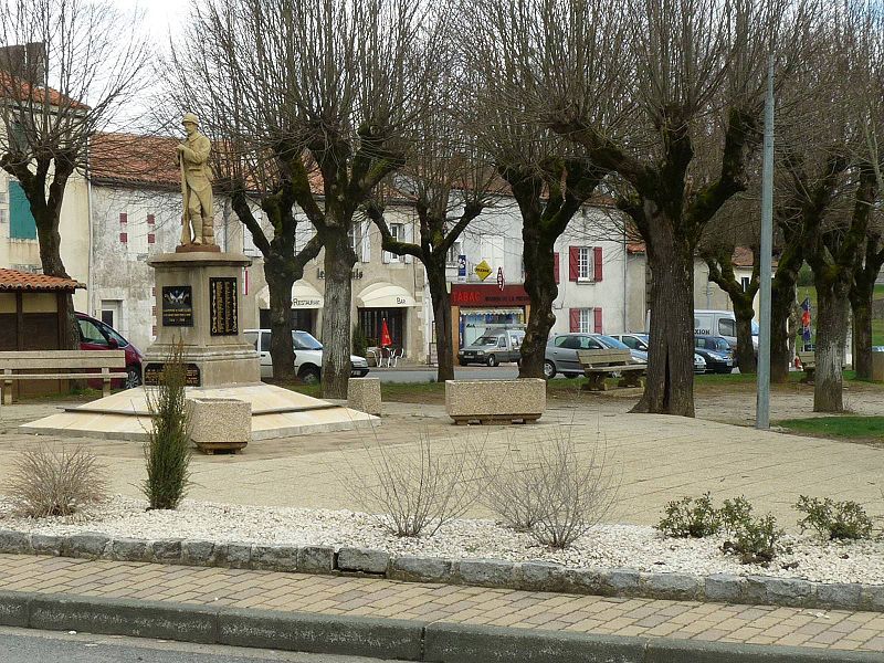 File:Stclaud place.JPG