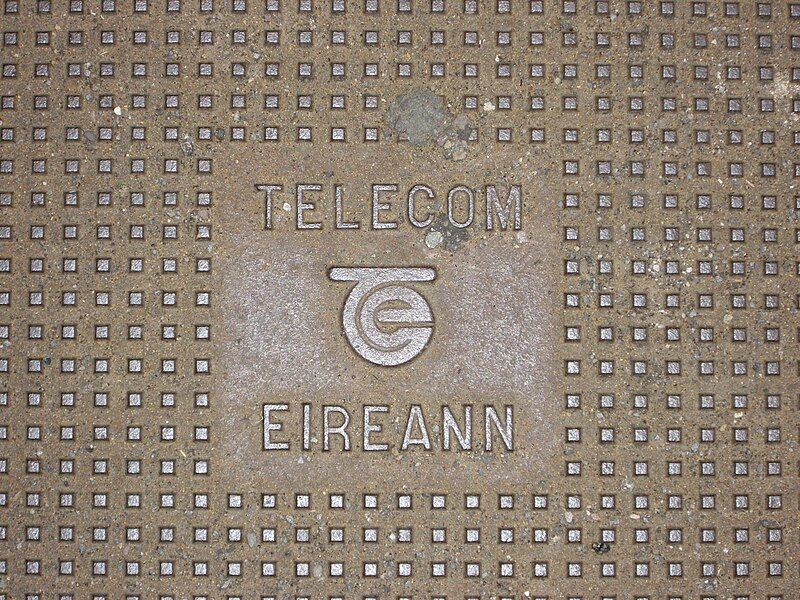 File:Telecom Eireann manhole.jpg