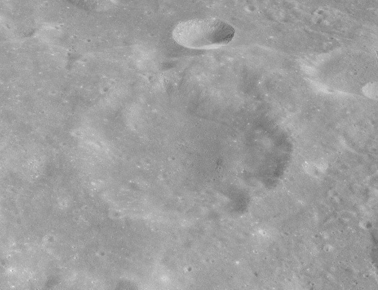 File:Tisserand crater AS17-M-0927.jpg