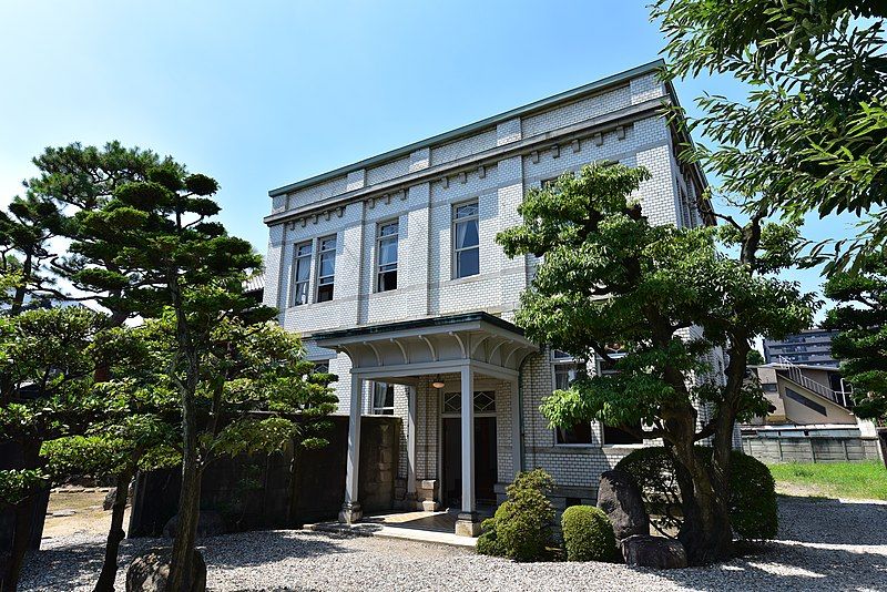 File:Toyotasasukehouse.jpg