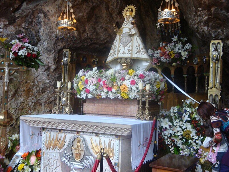 File:Virgen de Covadonga2.jpg