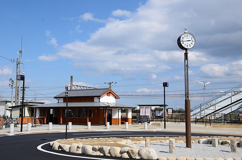 File:井田川駅.JPG