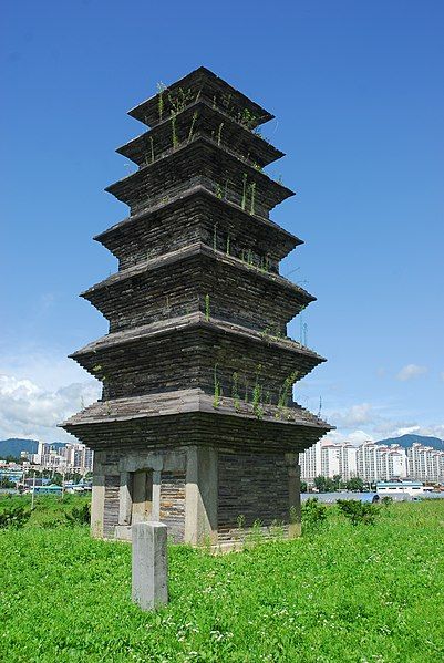 File:제천장락동7층모전석탑(보물459)10.jpg