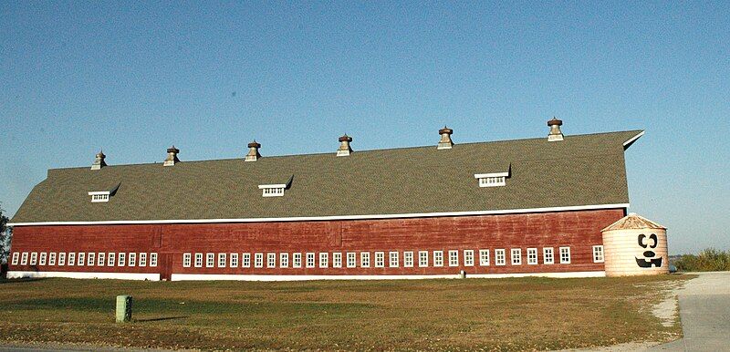 File:Ackerhurst-Dairy-Barn-Omaha-NE.jpg