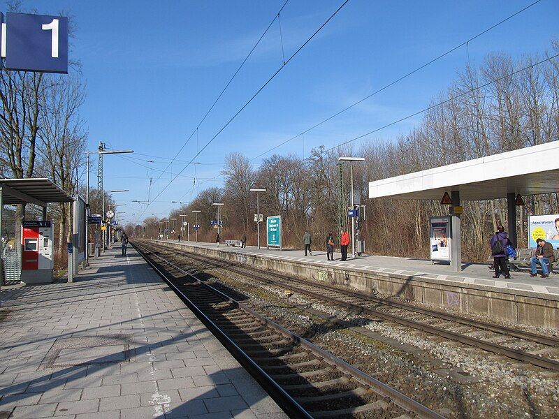 File:Bahnhof München-Riem (WP).JPG