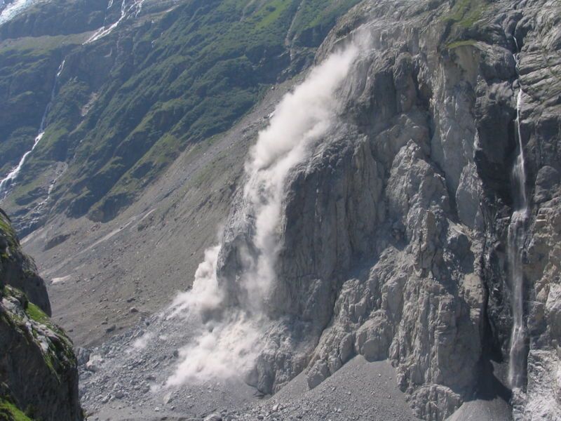 File:Eiger Felsabbruch20060721.JPG