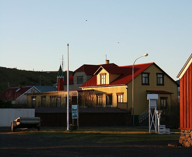 File:Houses in Blönduós.jpg