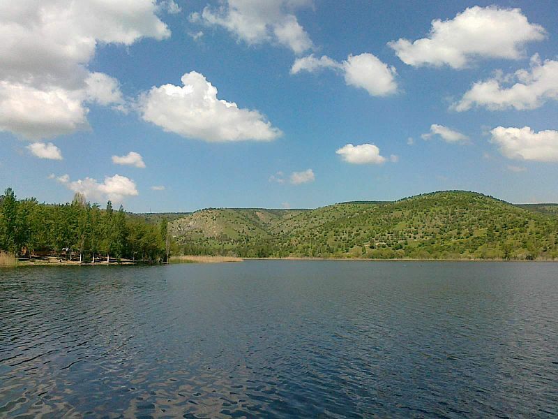 File:Lake Eymir2.jpg