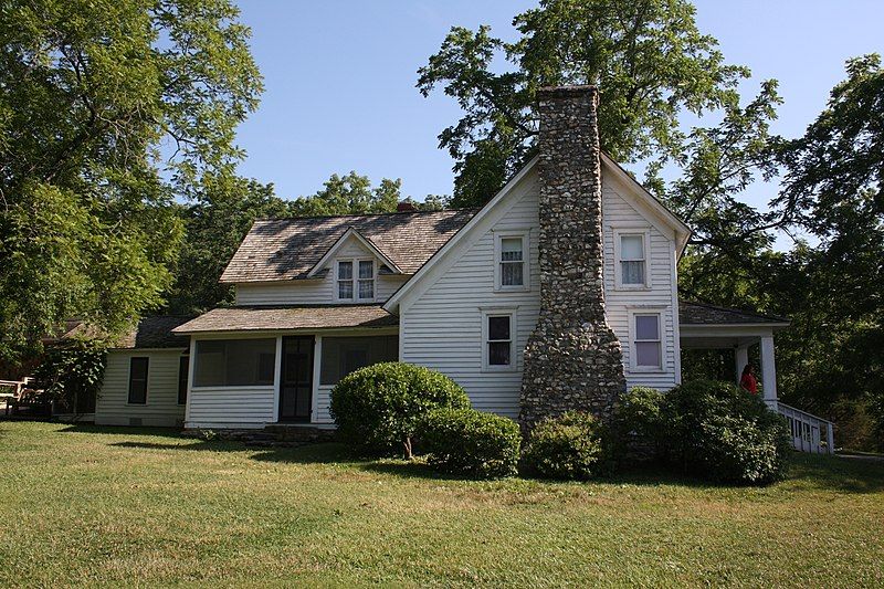 File:LauraIngallsWilder-RockyRidgeFarm-MansfieldMO.JPG