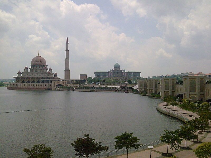 File:Masjid Putrajaya.jpg