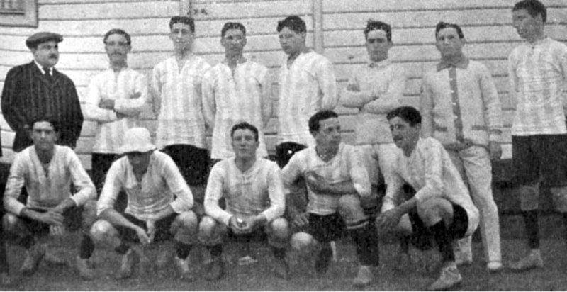 File:Racing equipo 1913.jpg