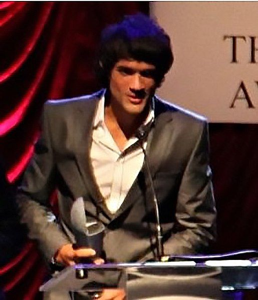 File:Rodrigorodriguesatirishtheaterawards.jpg