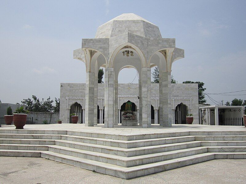 File:Sarwar Bhatti Monument.jpg