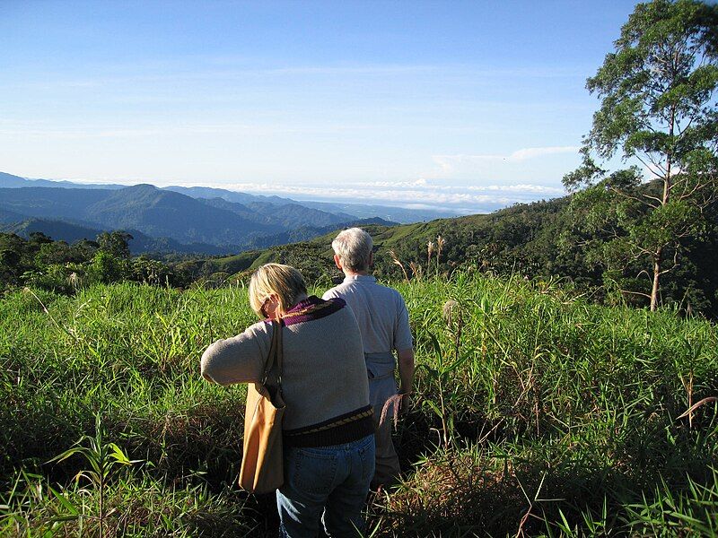 File:Tourists-enjoying-the-view-alto-quepos-tarrazu-mountains-pacific-ocean-costa-rica.jpg