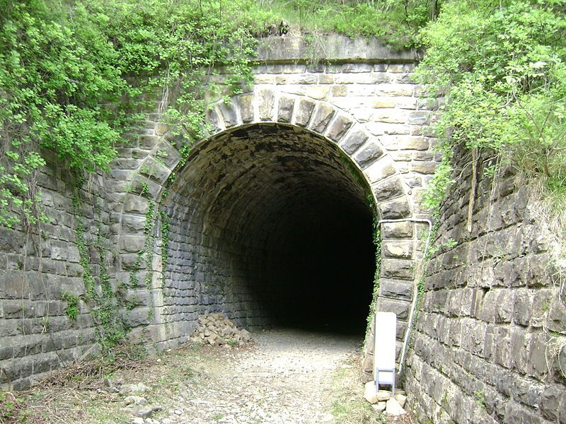 File:Tunel Freski.jpg