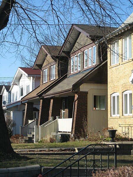 File:Upper Beaches houses.JPG