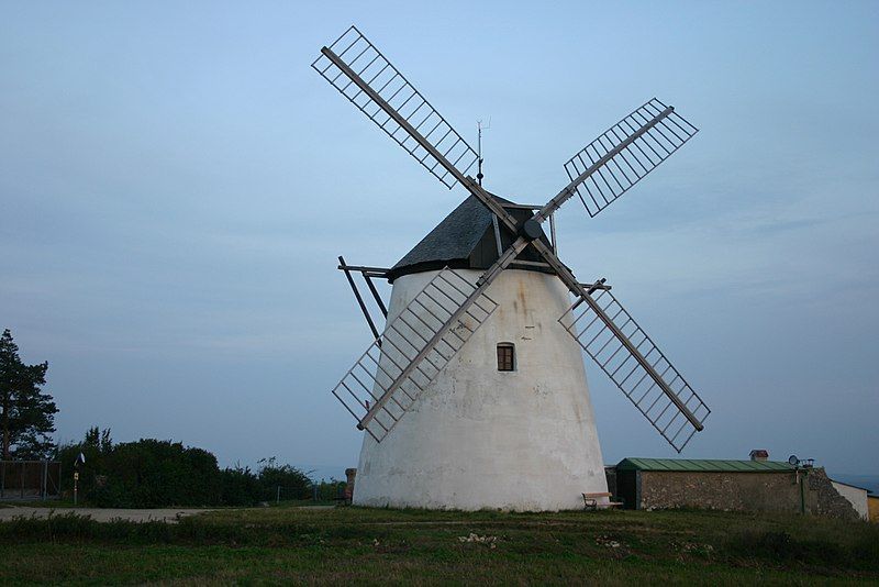 File:Windmill in Retz.jpg