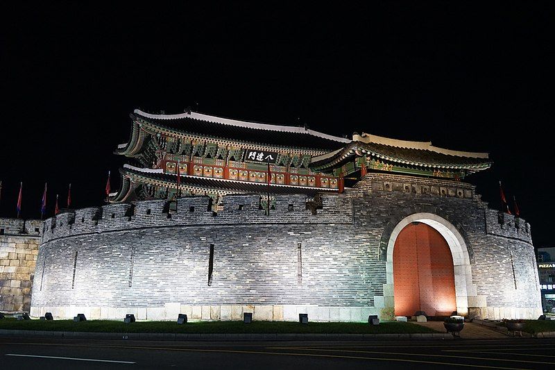 File:水原華城-八達門-Paldalmun-2018-08-31-front.jpg