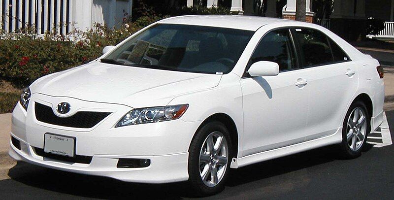 File:2007-Toyota-Camry-SE.jpg