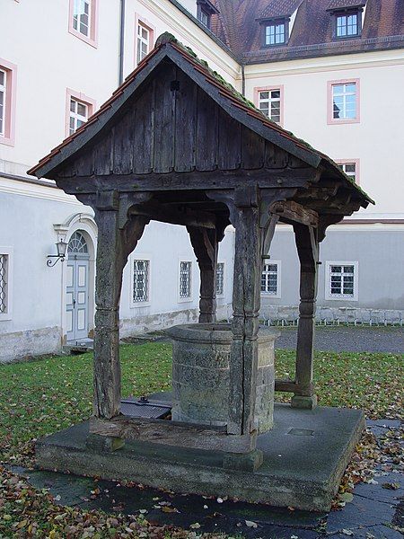 File:Brunnen Kloster Wald.JPG