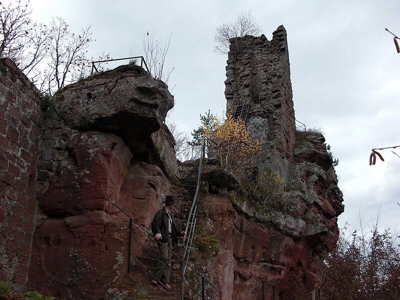 File:Burg Luetzelhardt.jpg