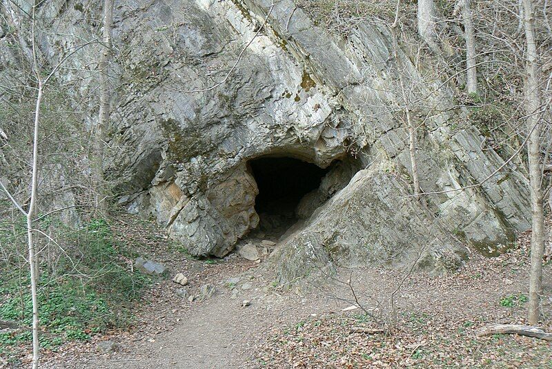 File:Dam-4Cave.JPG