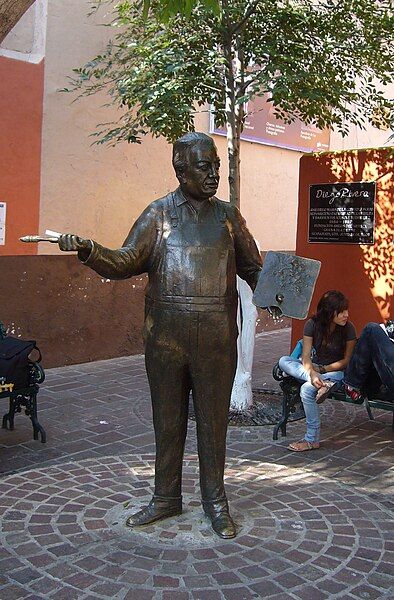 File:Diego-rivera-statue-guanajuato-mexico.jpg