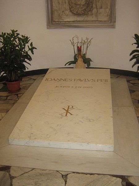 File:Grave of JPII.JPG