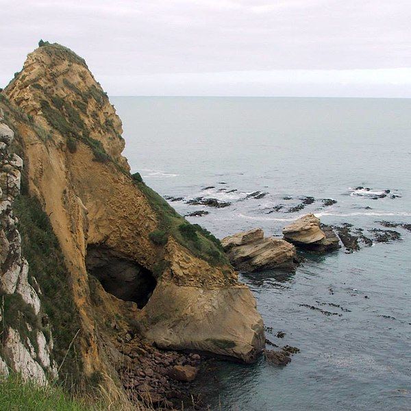 File:Huriawa blowhole.jpg