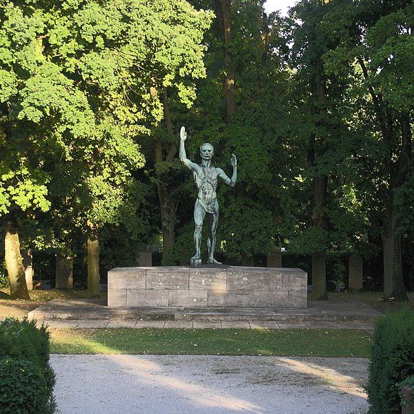 File:Karlsruhe Hauptfriedhof Gefallenendenkmal.jpg