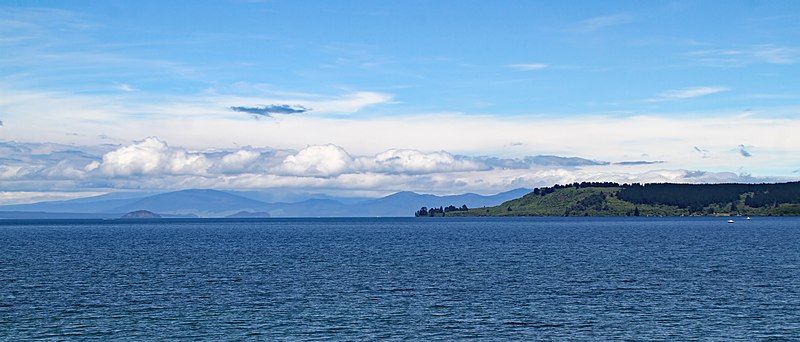 File:Lake Taupo (31071970884).jpg