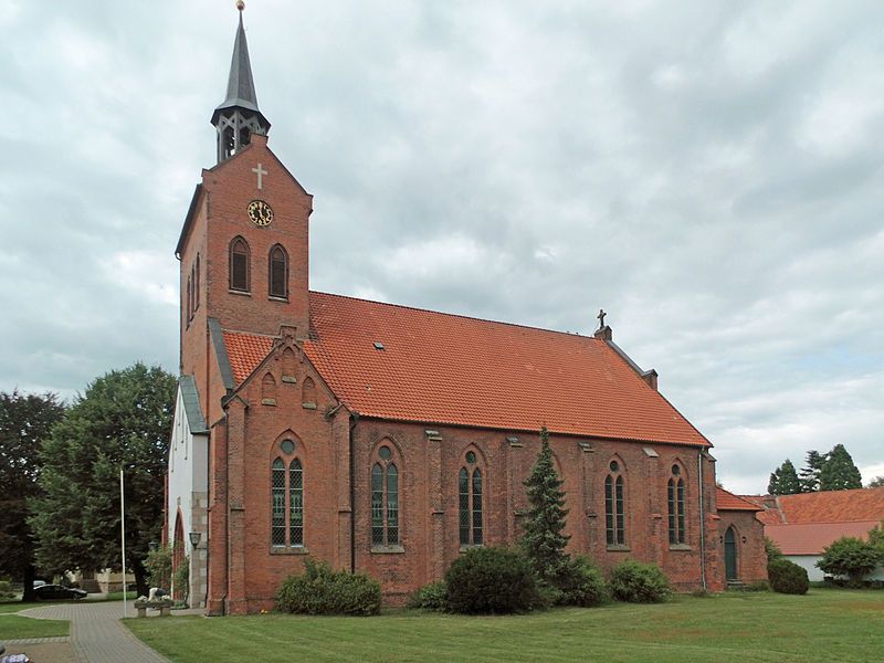 File:Leiferde Kirche 2014.JPG