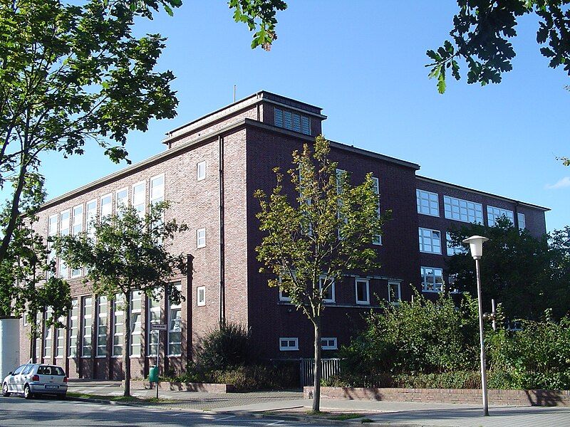 File:Lichtenberg Gymnasium Cuxhaven.JPG