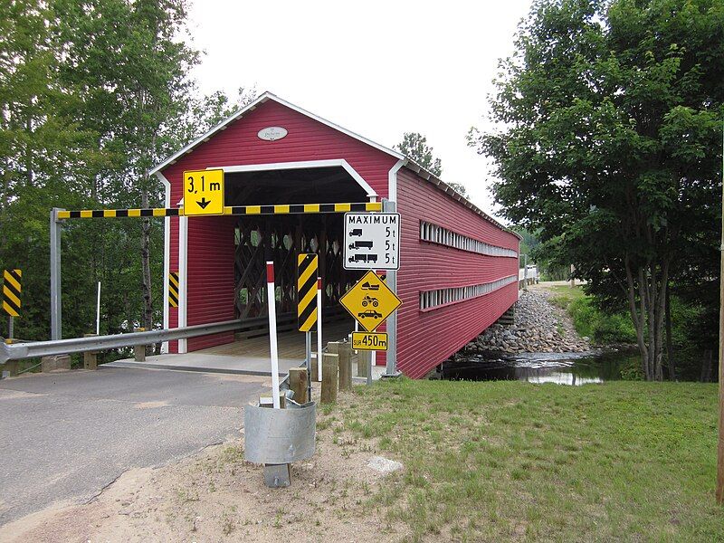 File:Pont Ducharme Est.jpg