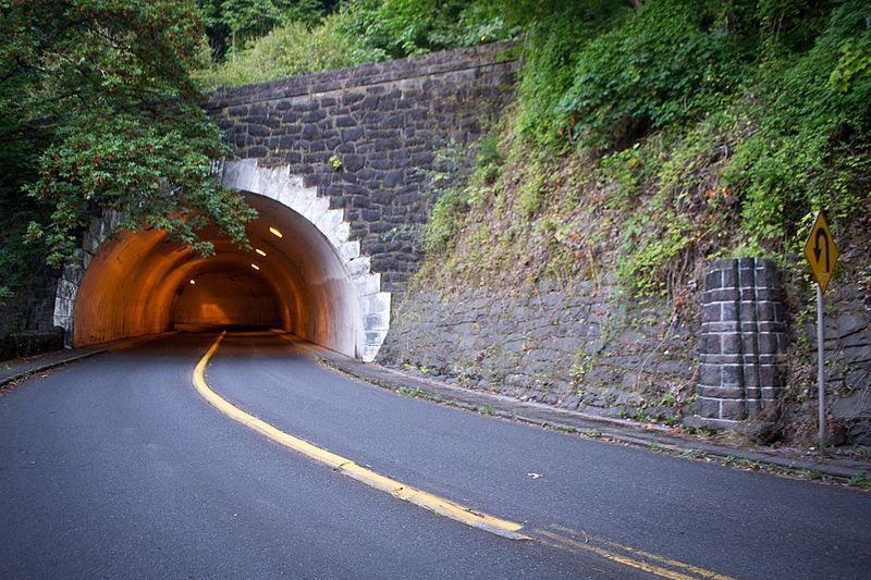 File:Rocky Butte Tunnel.jpg