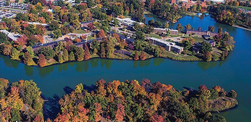 File:SIU Campus Lake.jpg