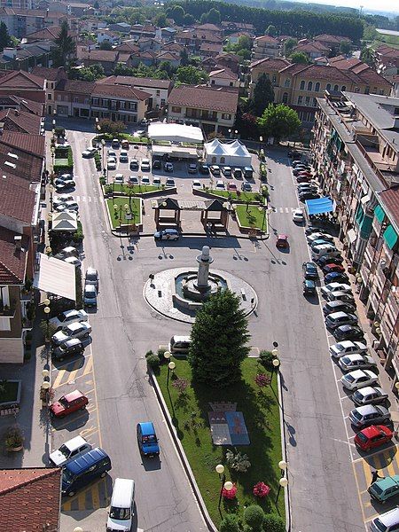 File:Santena.piazza1.jpg