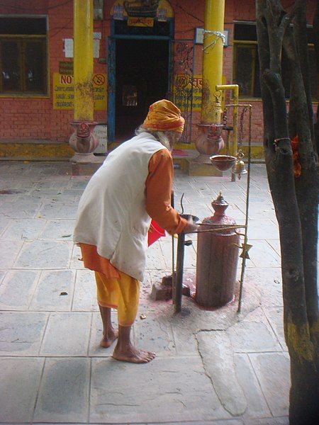 File:Shivalinga at Budhanilkantha.JPG