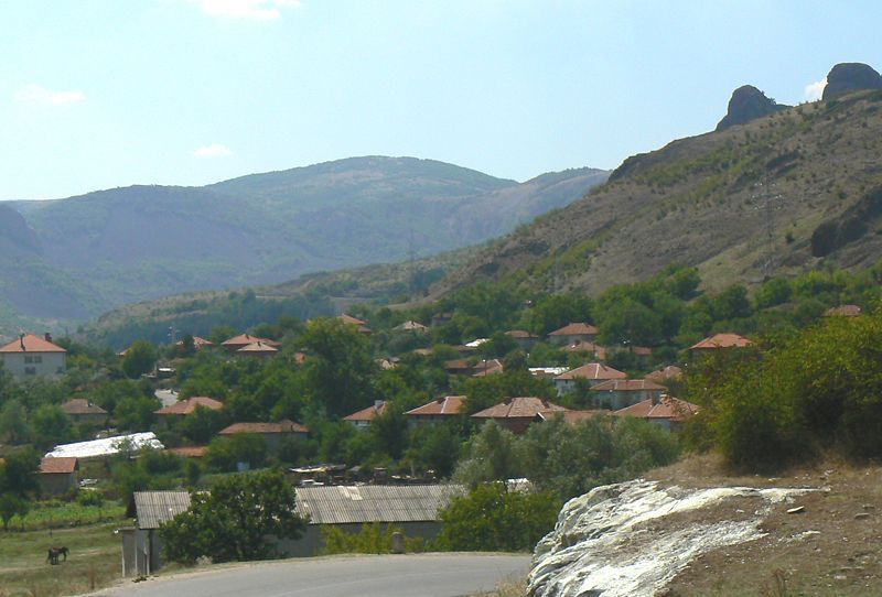 File:Village-Rabovo-Bulgaria.JPG