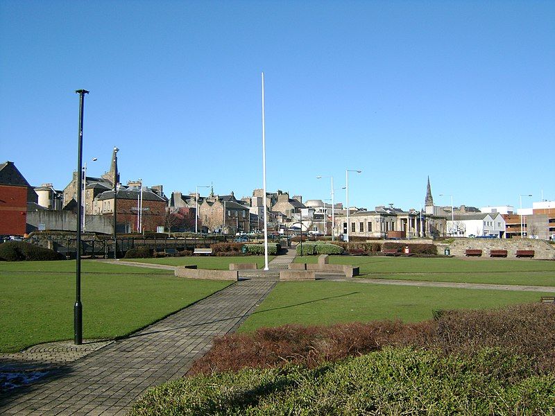 File:Volunteers' Green, Kirkcaldy.jpg