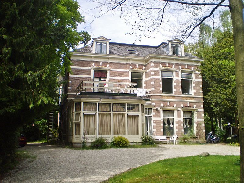 File:Baarn GvanderVeenlaan 14.JPG